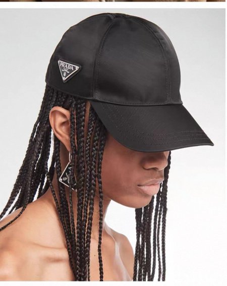 طاقية PRADA