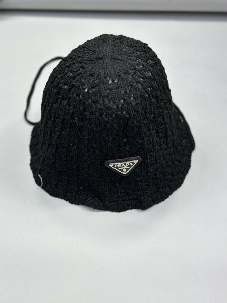 طاقية PRADA