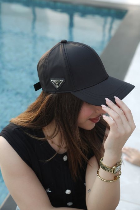 طاقية PRADA